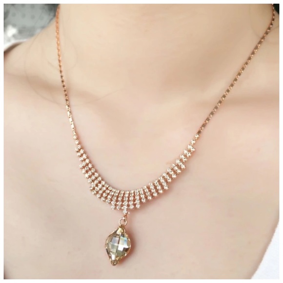 🎁 Swarovski Crystals Droplet Necklace - Picture 5 of 9